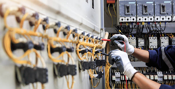 Professional Electrician technician working in Luling, TX